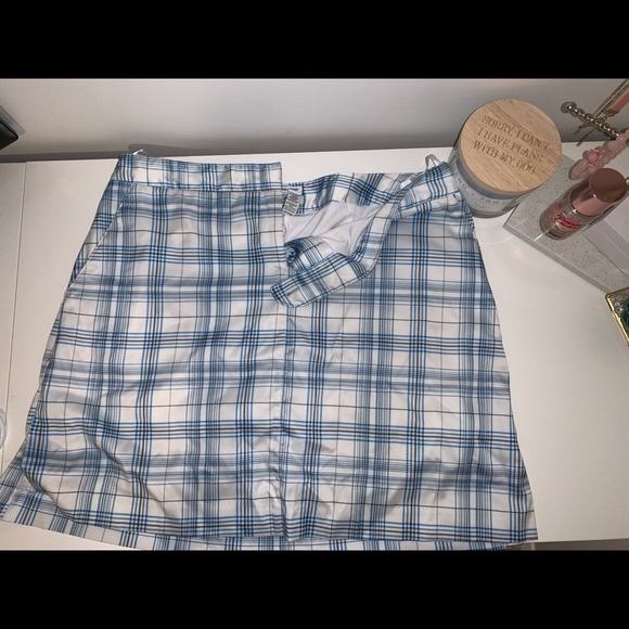 IZOD plaid golf skirt - Picture 1 of 2